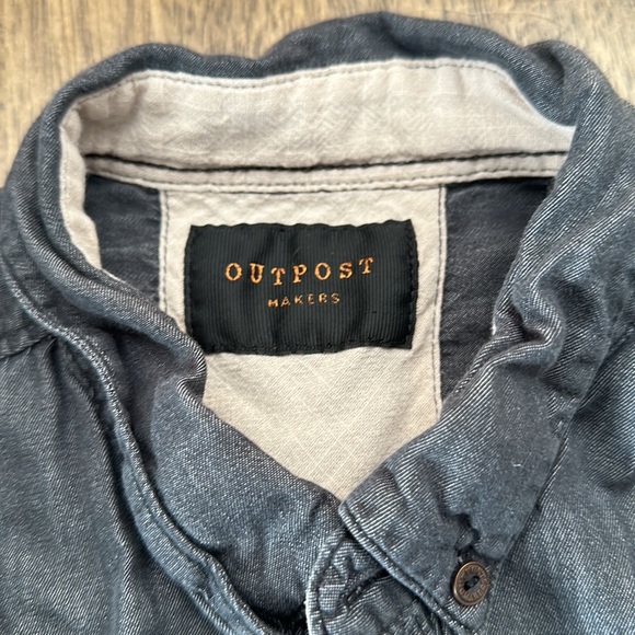 Mens button up - Picture 3 of 3